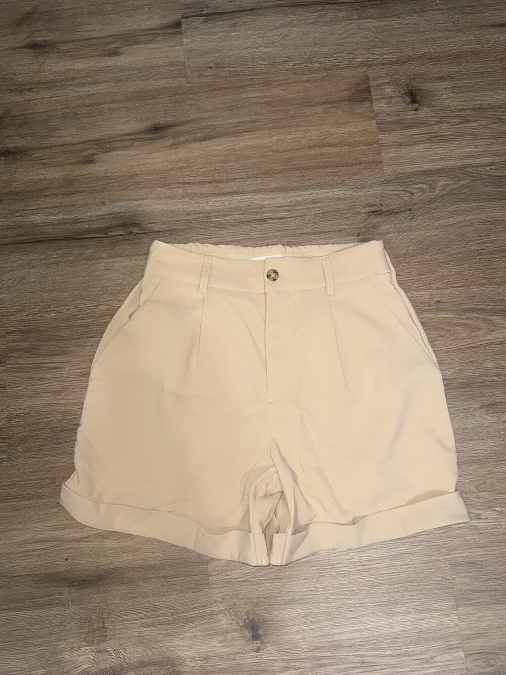 MADDEN NYC Beige Pleated High Waisted Shorts Women's Size M Medium Cuffed Casual